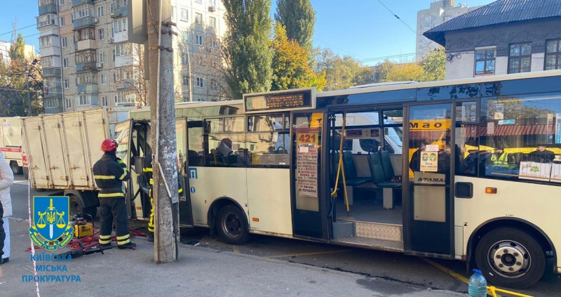 ДТП у Києві з маршруткою: стало відомо про першу жертву