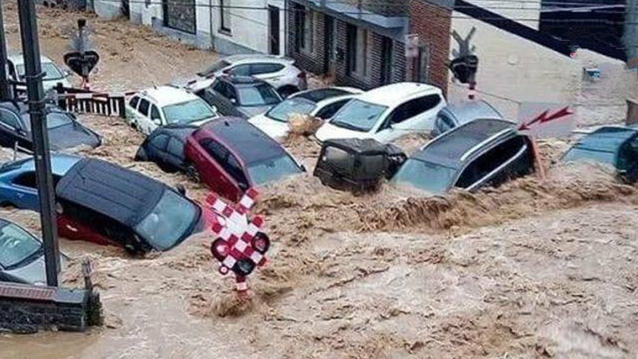 Іспанія йде під воду: через масштабну повінь загинули десятки людей (фото, відео)