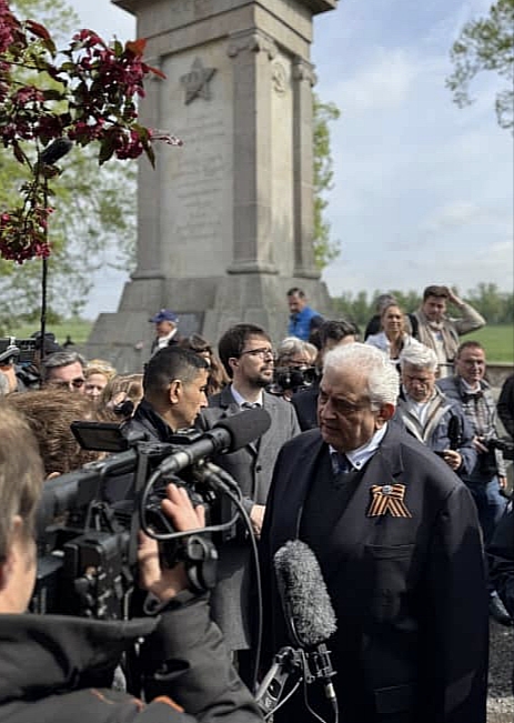 Російський посол у Німеччині без запрошення прийшов на захід, присвячений Другій світовій війні, й заявив, що йому «комфортно»