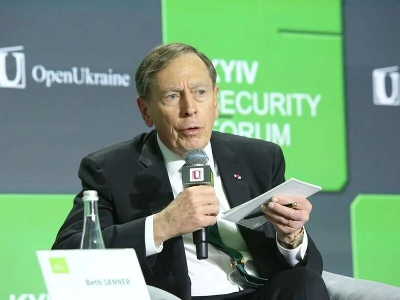 Ексглава ЦРУ Петреус: Порада Путіну: іди у відставку!